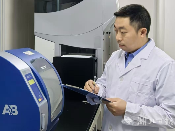 财盘配资 在DNA中探寻案件真相，生物公司博士高管跨界当警察